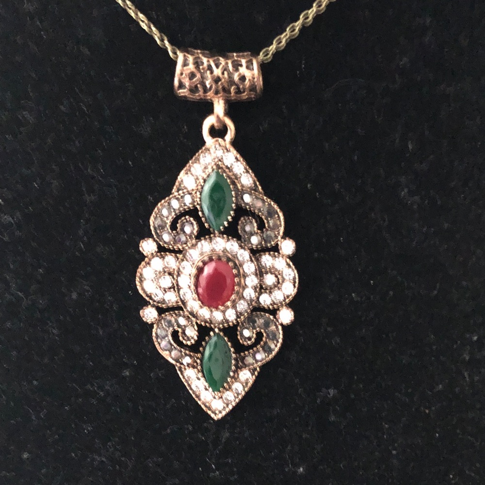 Elegant Red and Green Pendant Necklace - Picture 3 of 6